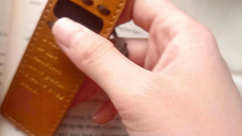 Watch the bookmark change color with warmth