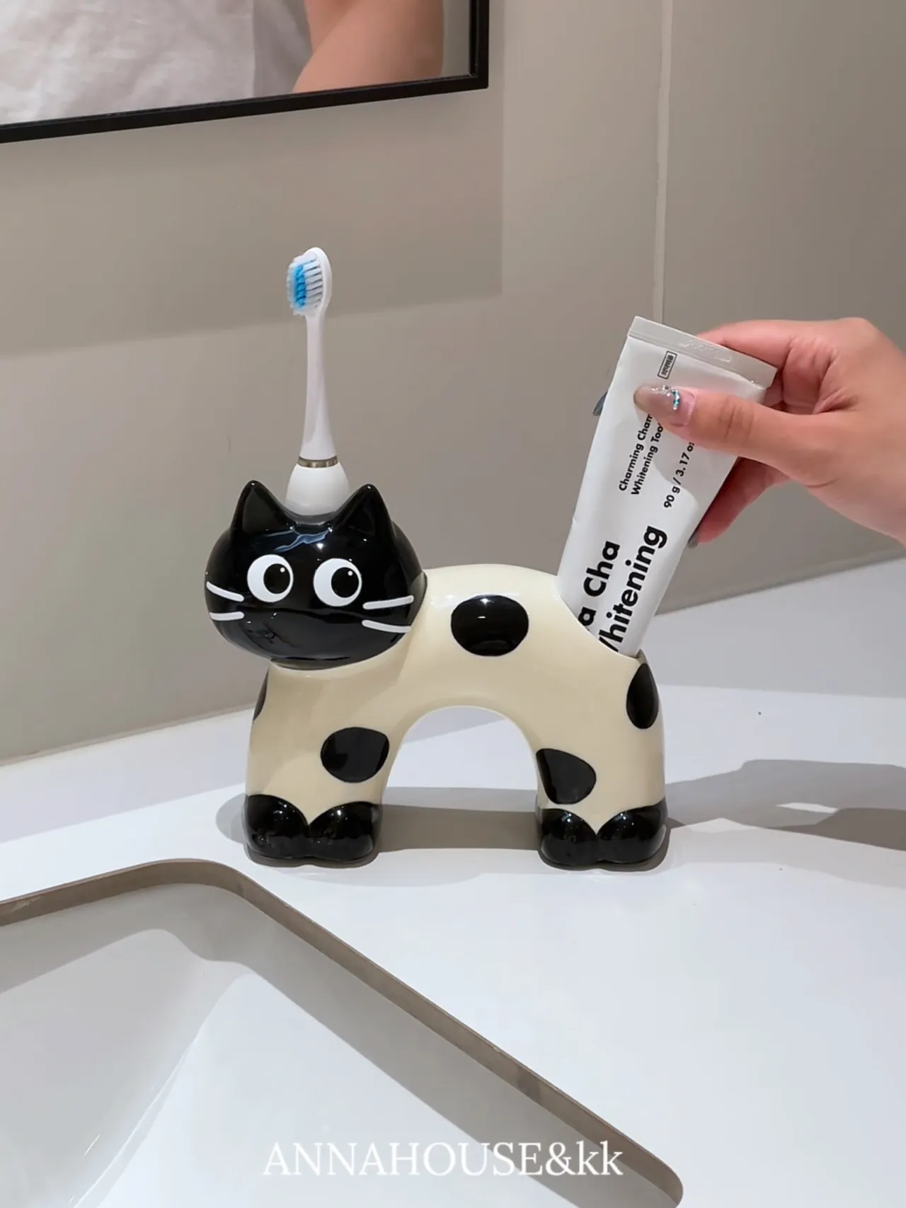 Black-Paw Cat Toothbrush Holder