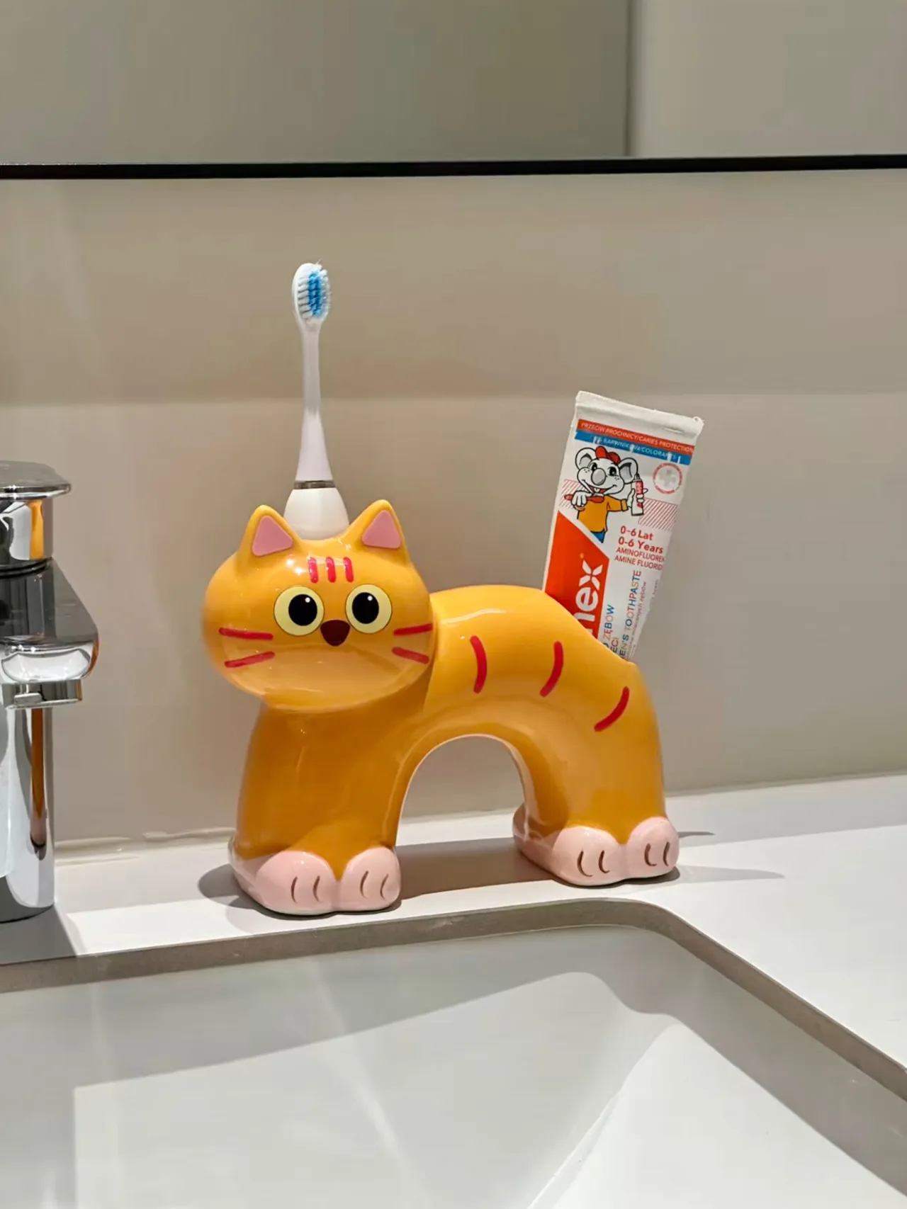 Orange Cat Countertop Holder