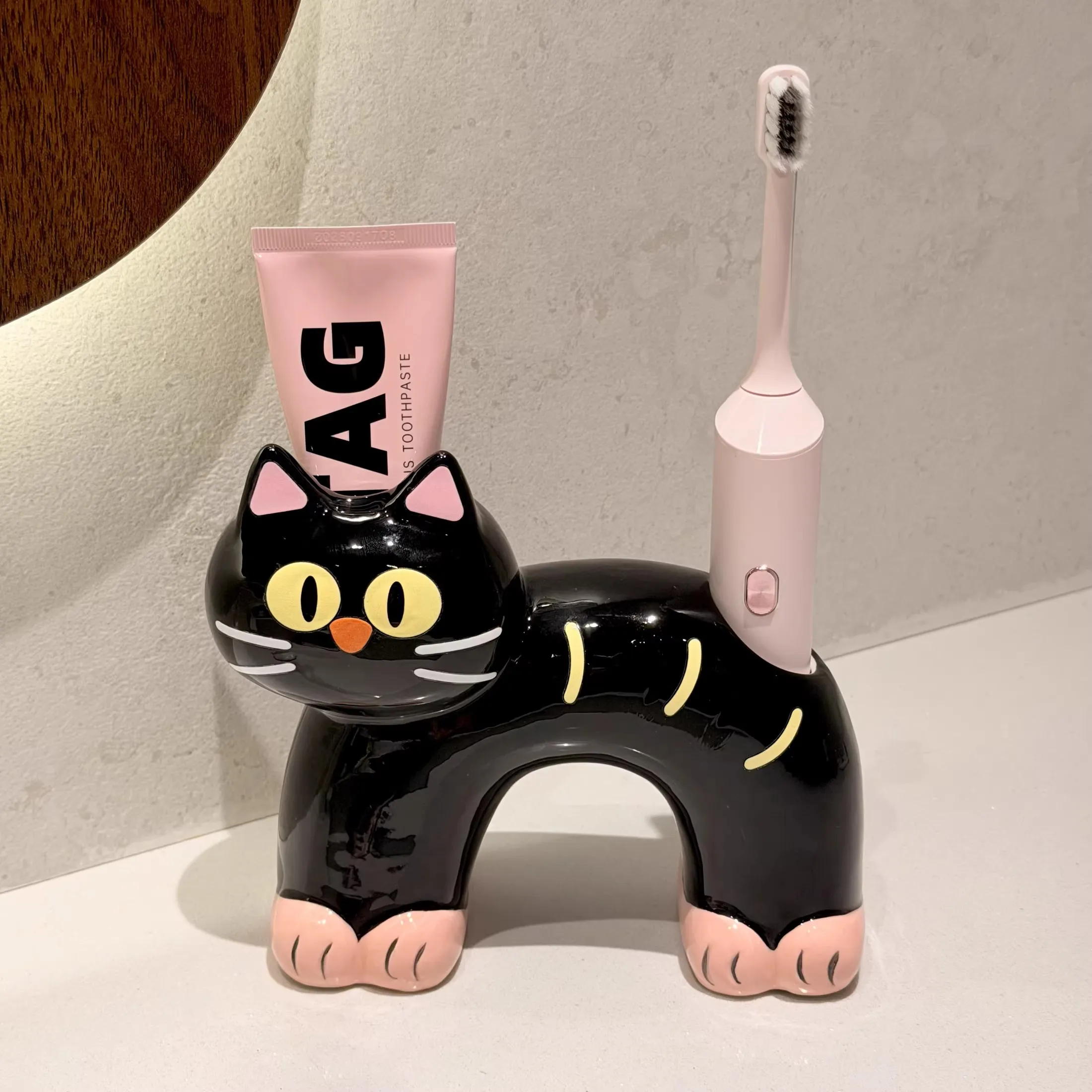Polka Dot Cat Holder